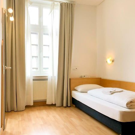 Hotel Moon Dusseldorf Ngoại thất bức ảnh