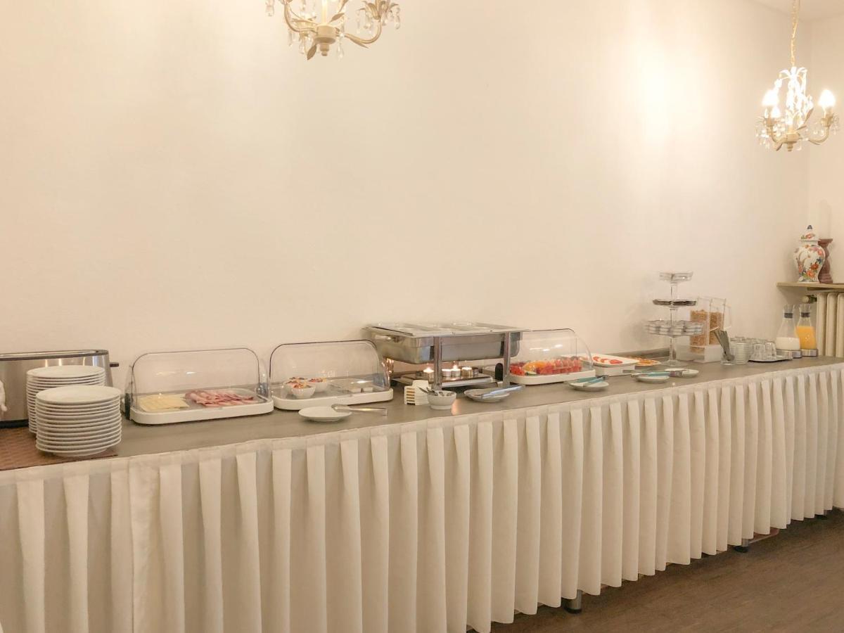 Hotel Moon Dusseldorf Ngoại thất bức ảnh