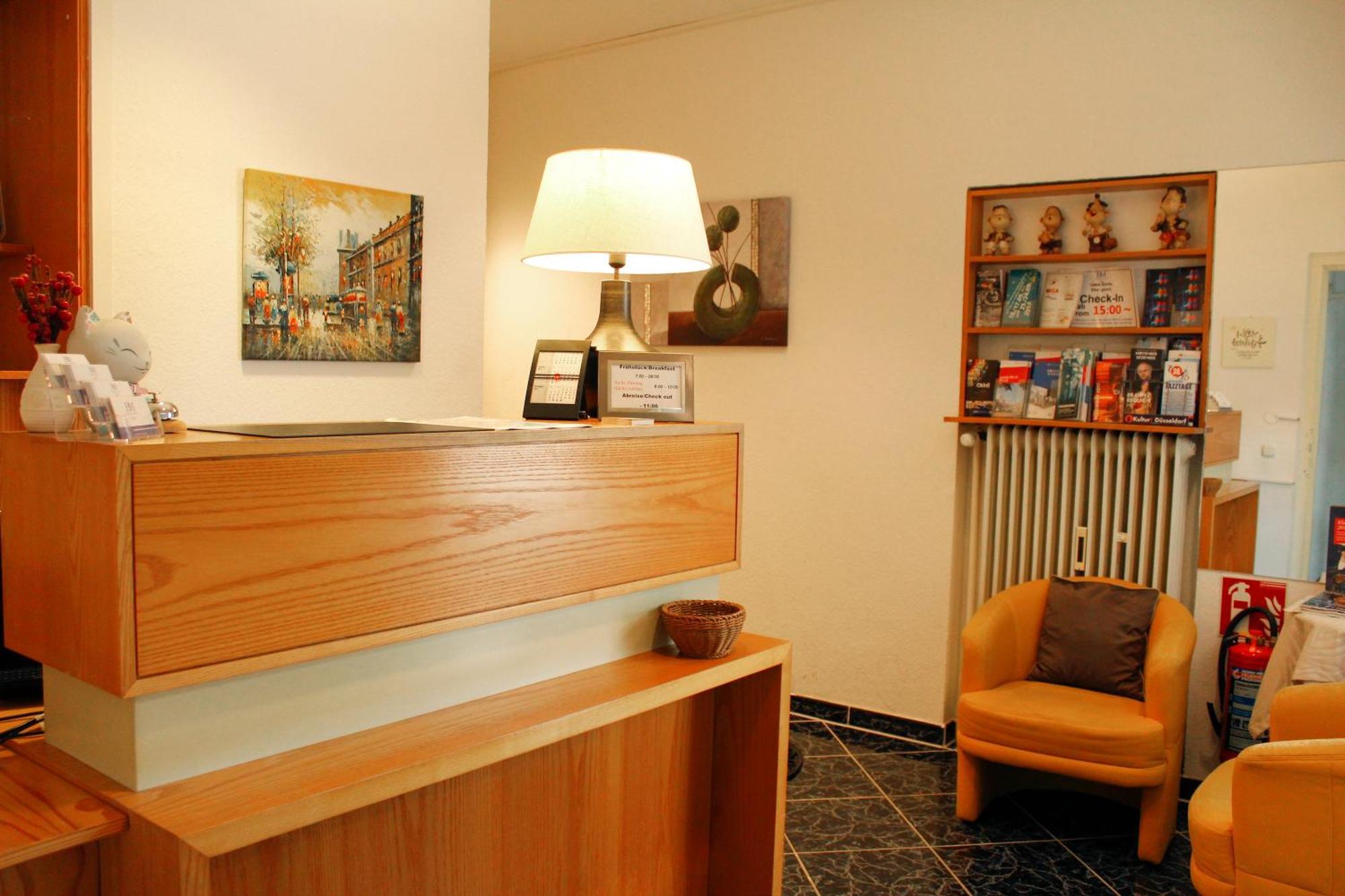 Hotel Moon Dusseldorf Ngoại thất bức ảnh
