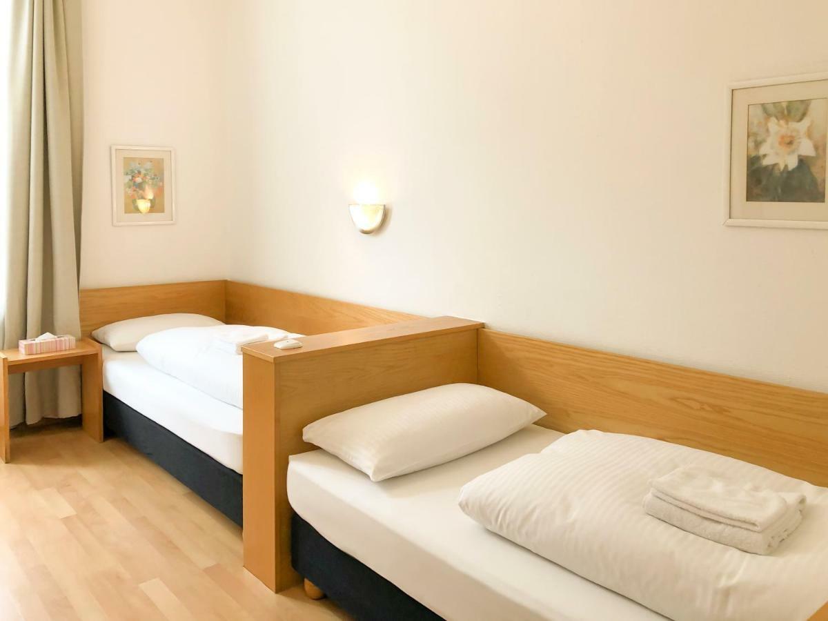 Hotel Moon Dusseldorf Ngoại thất bức ảnh