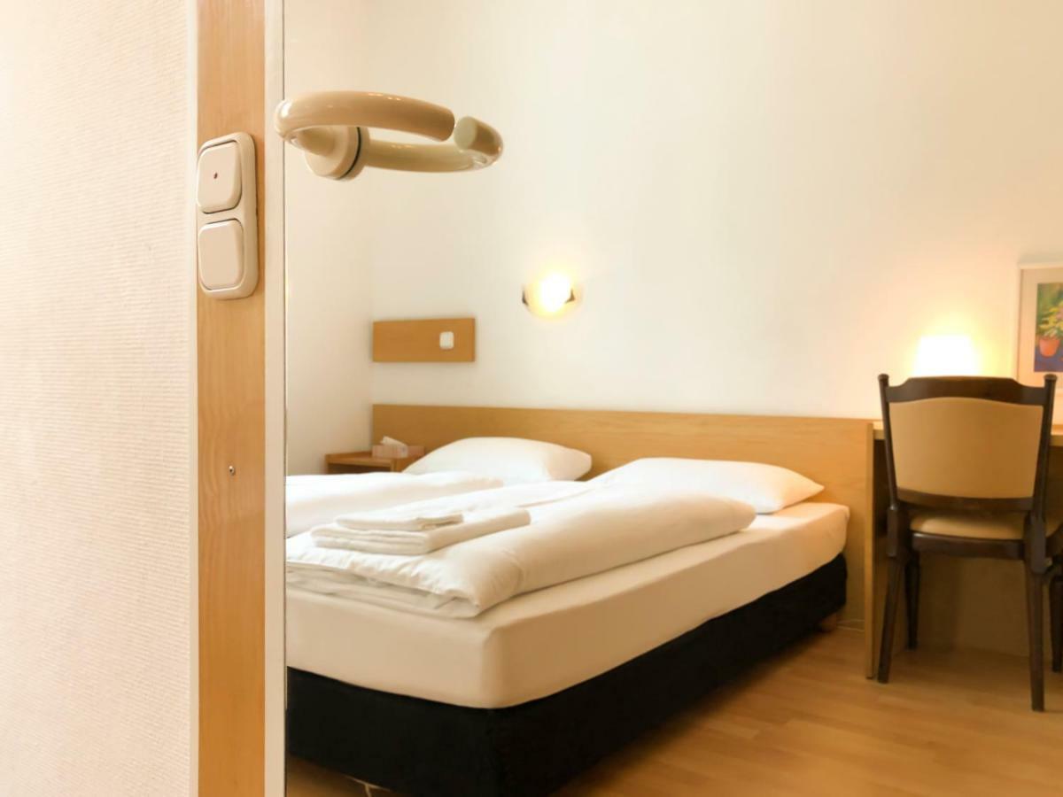 Hotel Moon Dusseldorf Ngoại thất bức ảnh