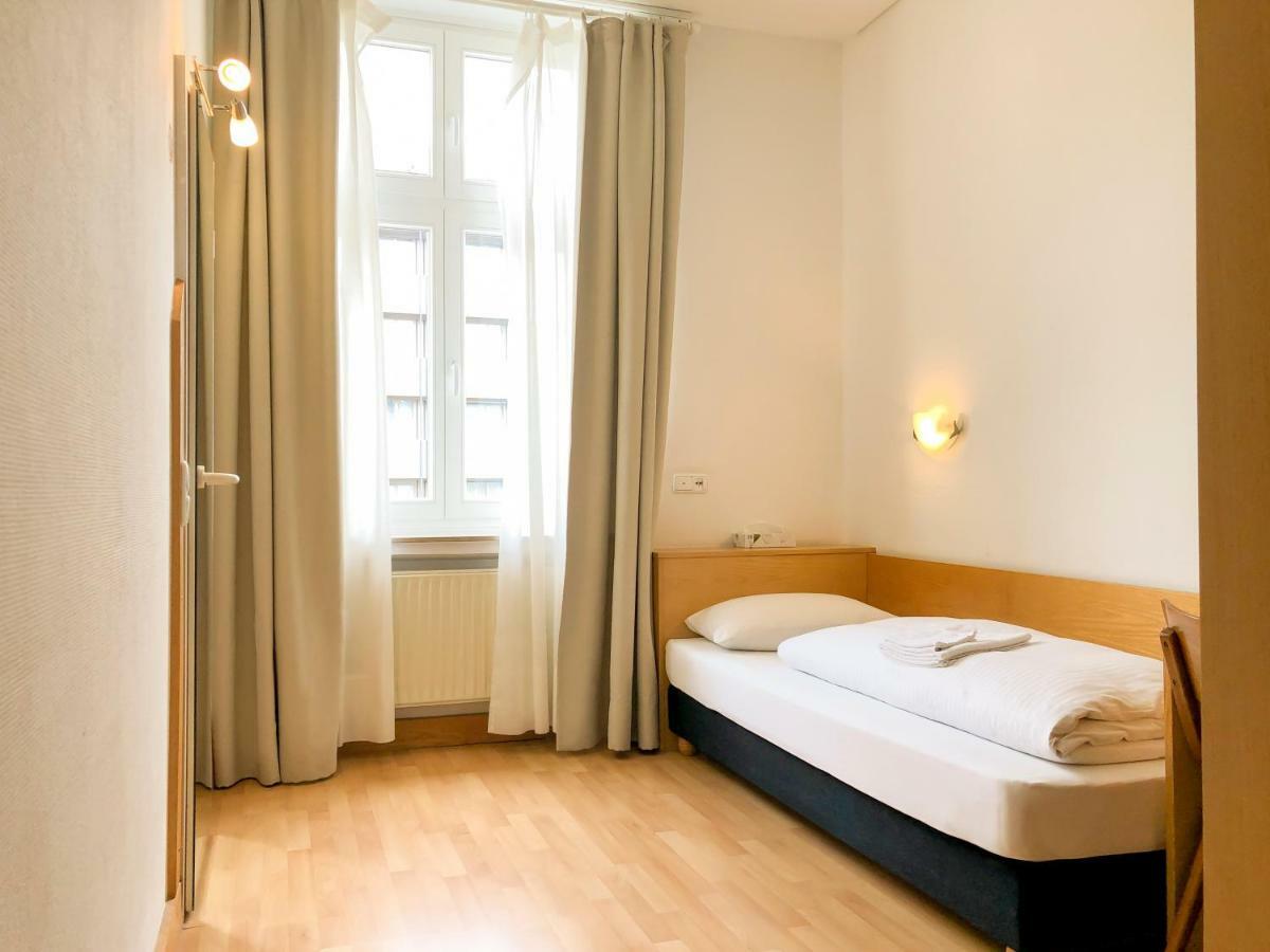 Hotel Moon Dusseldorf Ngoại thất bức ảnh